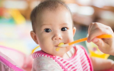 Trẻ nên tập ăn dặm với rau củ quả nào?