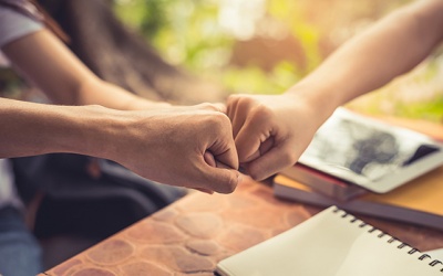 Tử vi thứ Hai (25/10/2021): Song Tử nên lấy lại tinh thần làm việc