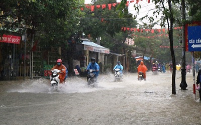 Áp thấp nhiệt đới gây mưa lớn diện rộng tại các tỉnh Trung Bộ từ 26/10