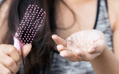 8 bài tập yoga giúp ngăn ngừa rụng tóc hiệu quả