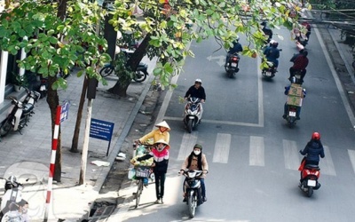 Bắc Bộ trưa chiều nắng ấm, Trung Bộ mưa lớn dồn dập