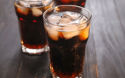 Uống nhiều nước soda có hại cho gan thế nào?