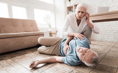 Tai biến mạch máu não: Dấu hiệu nhận biết và cách sơ cứu cơ bản