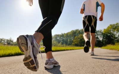 Đi bộ sau bữa ăn có thể giúp tiêu hóa nhanh hơn?