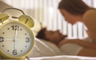 “Chuyện ấy” buổi sáng hay buổi tối sẽ tốt hơn?