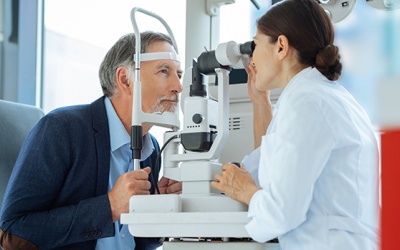 4 dấu hiệu cảnh báo sớm biến chứng võng mạc đái tháo đường