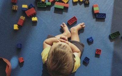 Cha mẹ cần chú ý dấu hiệu tự kỷ ở trẻ 12 - 18 tháng