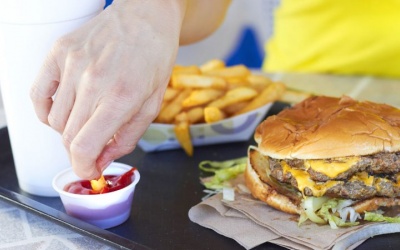 “Điểm mặt” 4 thói quen ăn uống khiến da nhanh lão hóa 