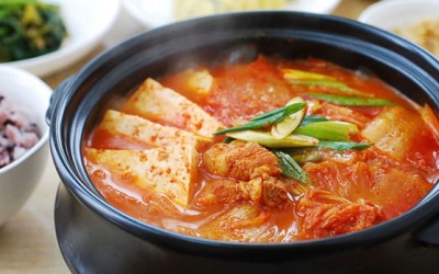 Gợi ý cách nấu kim chi hầm thịt chua cay ngon khó cưỡng