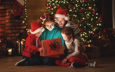 Tử vi thứ Bảy (25/12/2021): Ma Kết rất háo hức khi nhận được quà