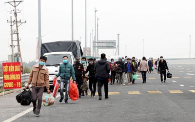 Các địa phương có đang 'làm khó' người dân về quê ăn Tết?