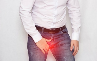 Hy hữu người đàn ông dập tinh hoàn vì đi xe máy phân khối lớn