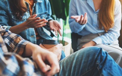 Tử vi thứ Sáu (11/2/2022): Thiên Bình có thể thoải mái trò chuyện với mọi người