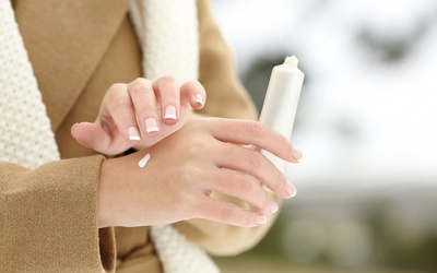 Ngăn ngừa tình trạng nứt nẻ, khô da khi gió mùa về