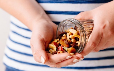 Bí quyết ăn vặt giúp ngăn ngừa béo bụng cho người lớn tuổi