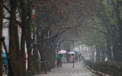 Bắc Bộ tiếp tục mưa dông rải rác, Nam Bộ ngày nắng nóng