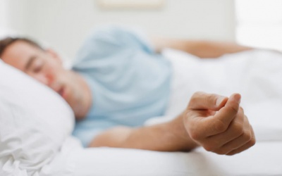 Tim đập nhanh, giật mình khi ngủ có nguy hiểm không?