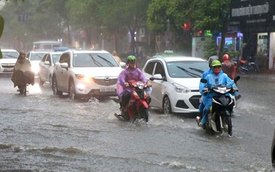 Bắc Bộ có nắng trước khi đón không khí lạnh, Nam Bộ mưa dông