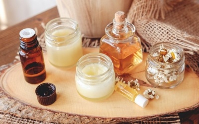 Tự làm 5 loại son dưỡng giúp đôi môi tươi tắn trong mùa Hè