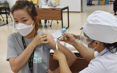 Cả nước còn hơn 800 F0 nặng, tiêm vaccine mũi 4 cho nhóm nguy cơ cao