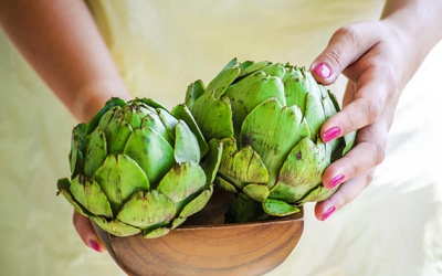 Nấu món canh thanh mát từ atiso chiêu đãi cả gia đình