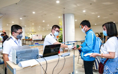 Gỡ vướng khai báo y tế khi nhập cảnh, TP.HCM đề xuất cho F0 được thi tốt nghiệp