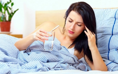 Sáng dậy đau đầu, mệt mỏi do mất ngủ phải làm sao?