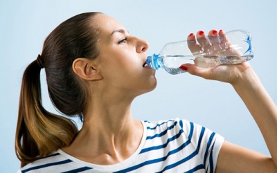 Chuyện gì sẽ xảy ra nếu uống quá nhiều nước?