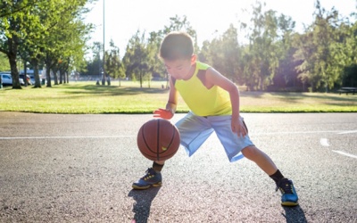 Hoạt động thể chất bổ ích cho trẻ trong mùa Hè