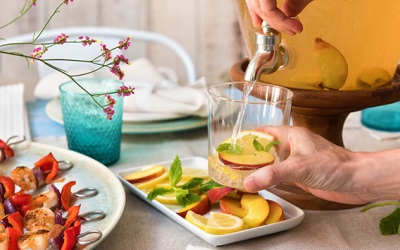 Cách pha trà đào gừng dễ làm tại nhà