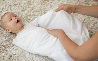 Quấn khăn cho trẻ sơ sinh: tưởng dễ mà không dễ