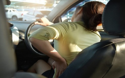 Lái ô tô đường dài tiềm ẩn nhiều nguy hại tới sức khỏe