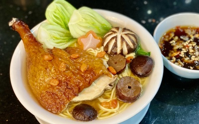 Tối nay ăn gì: Mỳ vịt tiềm nóng ấm