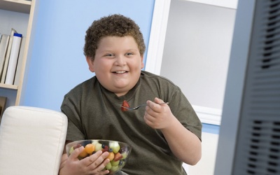 Trẻ béo phì, cha mẹ phải làm gì?