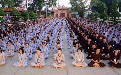 Nên chọn trại hè quân đội hay khóa tu mùa Hè cho con?