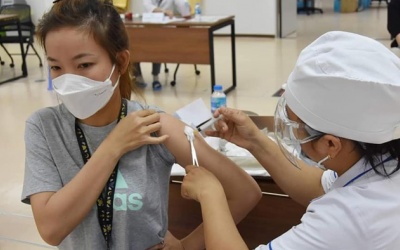 Không còn ca COVID-19 phải thở ECMO, Hà Nội chuẩn bị tiêm vaccine mũi 4
