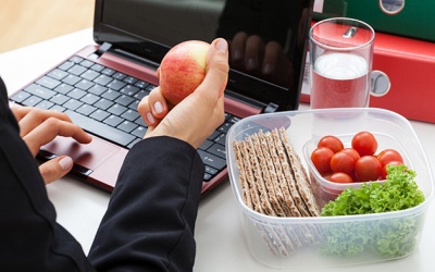 Nên ăn gì trong bữa trưa để bổ sung năng lượng?