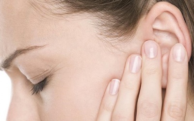  Ù tai trái do đâu? 