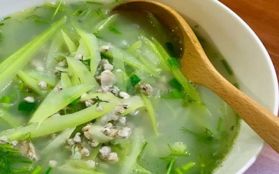 Hướng dẫn làm món canh bầu nấu hến thơm ngon trong mùa Hè