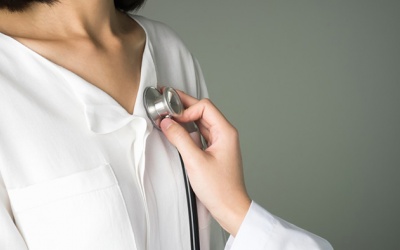 Còn trẻ nhưng tim đập nhanh 116 nhịp/phút, kèm khó thở nên làm gì?