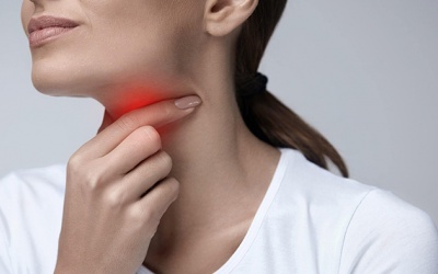 Ngủ dậy bị đắng rát cổ họng, có phải do tăng đường huyết?