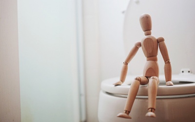 Bệnh mụn rộp có lây qua… nhà vệ sinh công cộng?