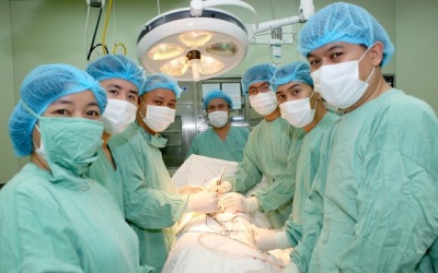 Y tế tuần: Ghép thận tự thân thứ 2 tại miền Trung, cứu sống người 3 lần ngưng tim