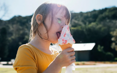 Cha mẹ lưu cần lưu ý khi cho con ăn kem vào mùa Hè