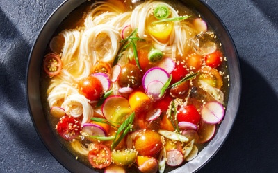 Tối nay ăn gì: Mì lạnh cà chua bi muối