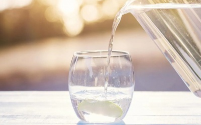 Uống nước có thể giúp giảm cân?