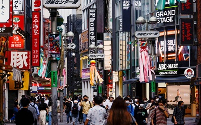 Nhật Bản xem xét dỡ bỏ yêu cầu xét nghiệm COVID-19 khi nhập cảnh