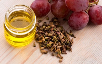 Dưỡng tóc tại nhà với dầu hạt nho