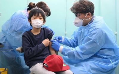 Nhật Bản chuẩn bị tiêm mũi thứ 3 vaccine COVID-19 cho trẻ từ 5 - 11 tuổi