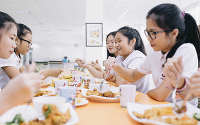 Lưu ý khi cho trẻ ăn bán trú tại trường